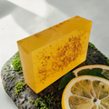 Jabon Botánico Toronja, limón y Aceite de Oliva con Vitamina E y Calendula 100 g [Efecto iluminador y antioxidante]